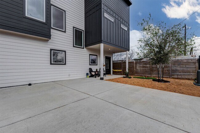 Building Photo - 5407 Lee St