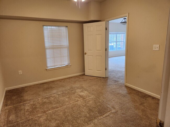 Foto del edificio - 2 BR, 2 Ba condo in the Carriage Hill subd...