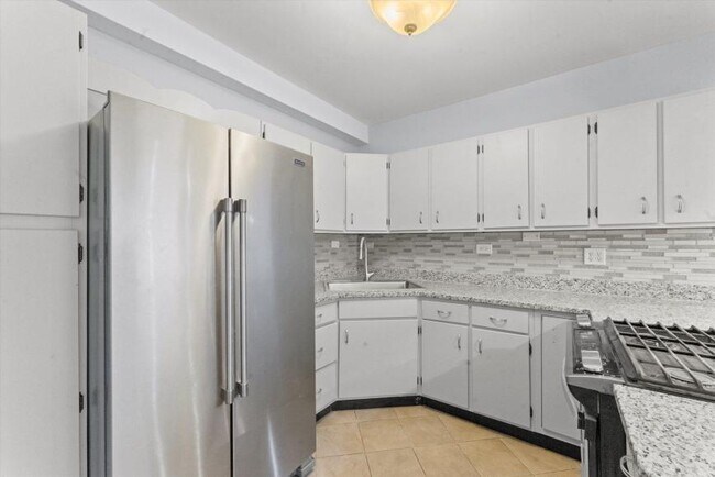 Foto del edificio - 2 bedroom in Chicago IL 60630