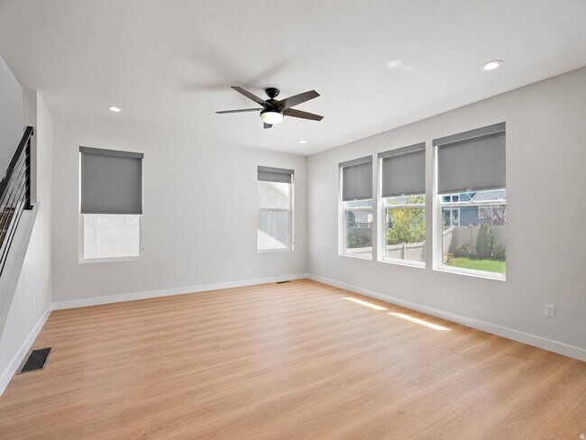 Building Photo - 4859 W Lower Bend Dr