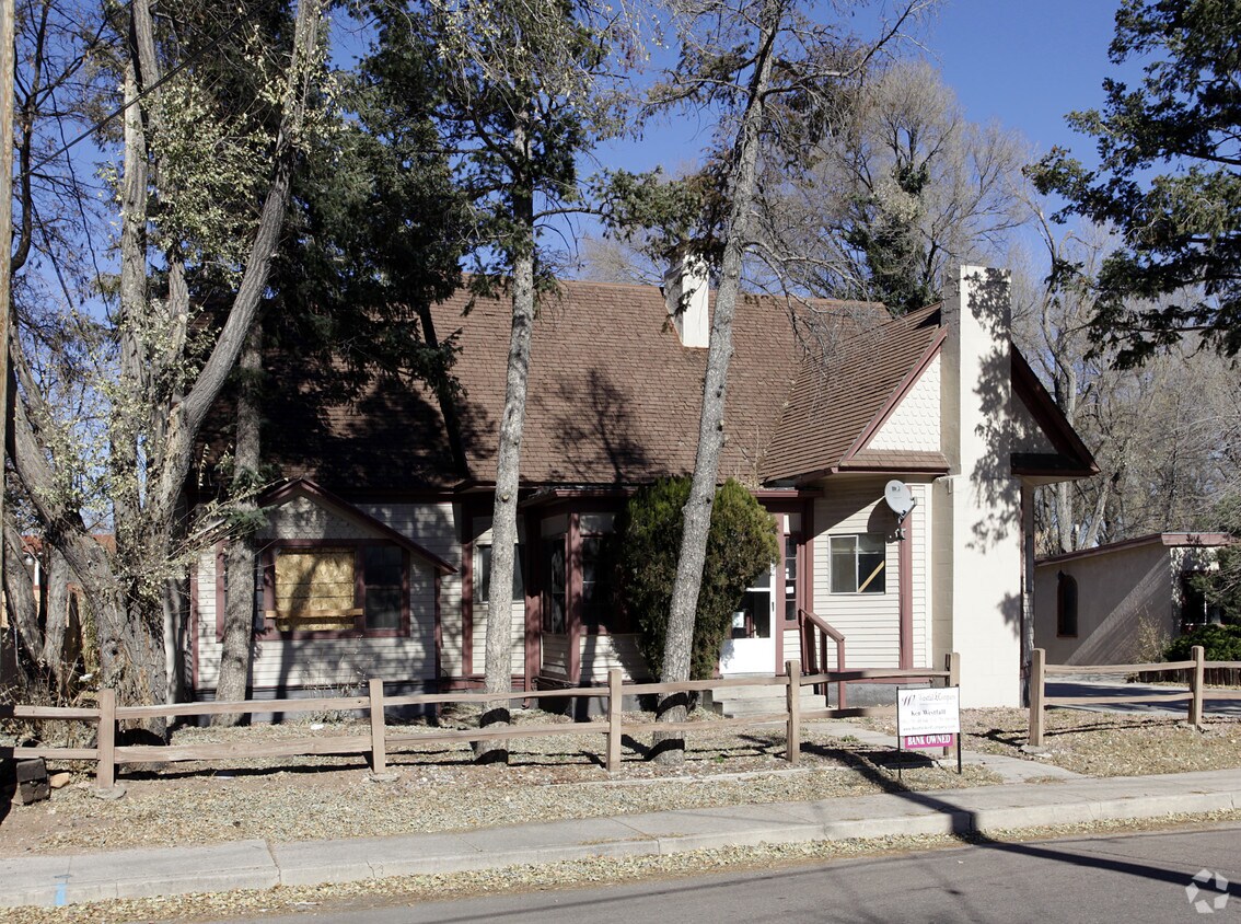 Building Photo - 220-230 E Brookside St