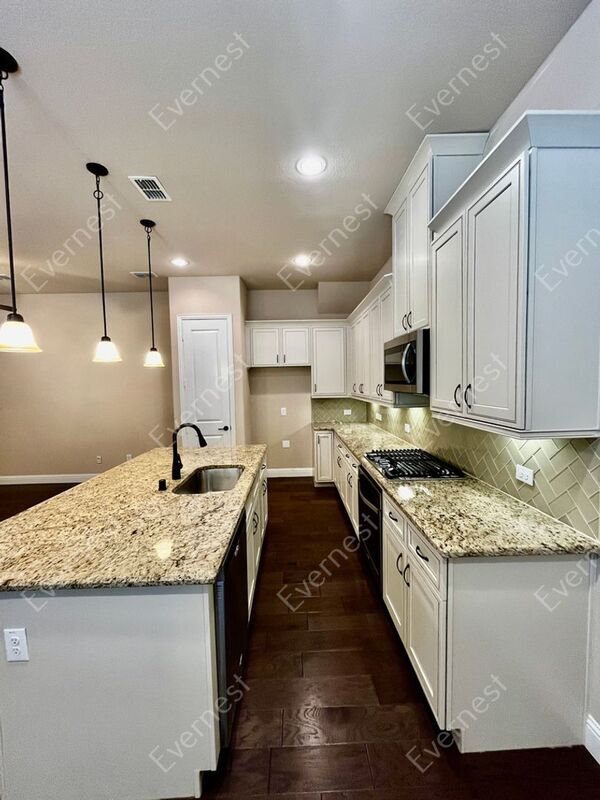 Building Photo - 2233 Zenith Ave