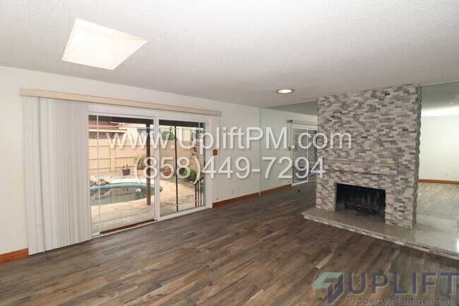 Foto del edificio - Spacious 3-Bed 2-Bath Home with Pool