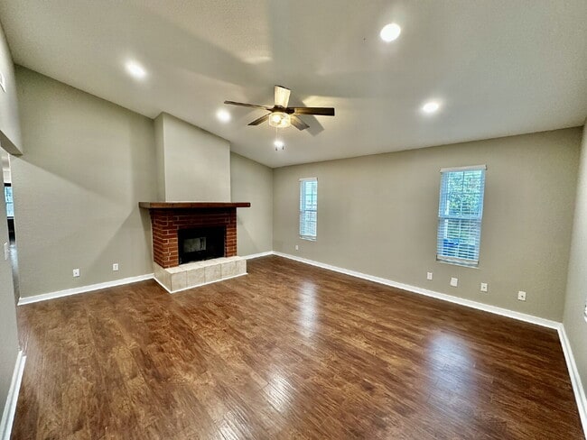 Photo - 3513 W Wood St Apartment