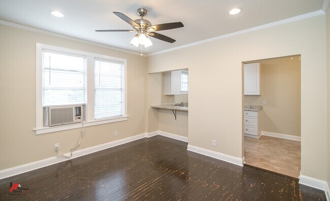 Building Photo - 402 Forest Ave