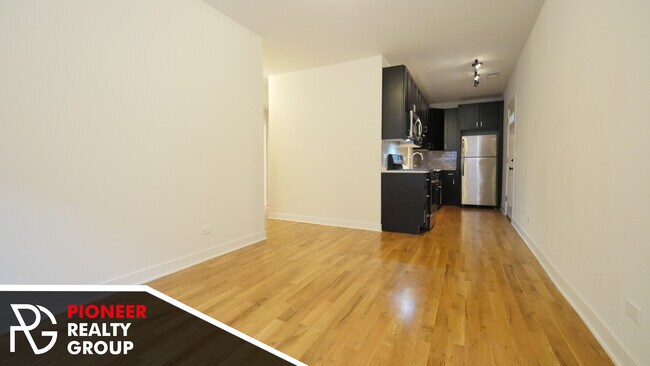 Foto del edificio - 2207 W Eastwood Ave