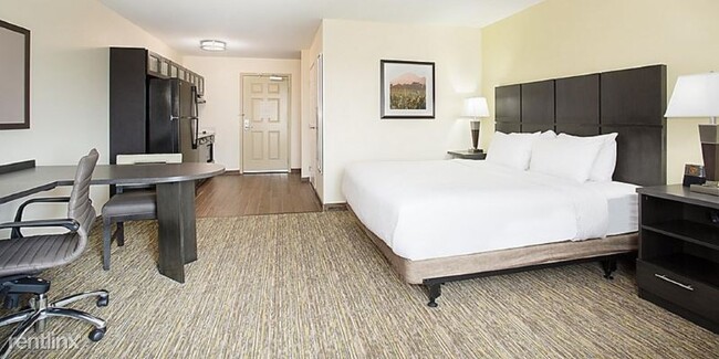 Building Photo - 1 br, 1 bath Condo - 11001 Oakmont St
