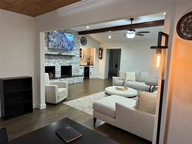 Foto del edificio - 1504 Summertree Ct