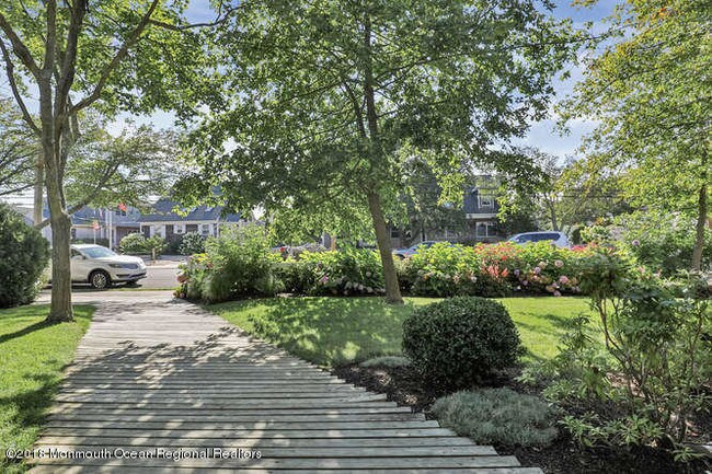 Building Photo - 649 Lake Ave