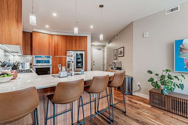 Building Photo - LUX 1BD, 1.5BA Lakehouse Condo with Bonus Den