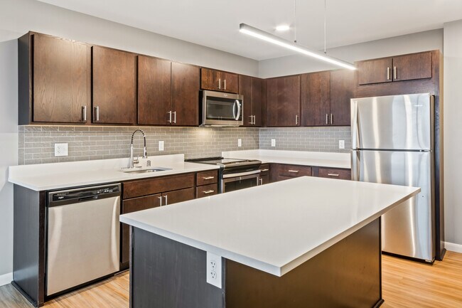 Foto del edificio - 8041 W Bluemound Rd