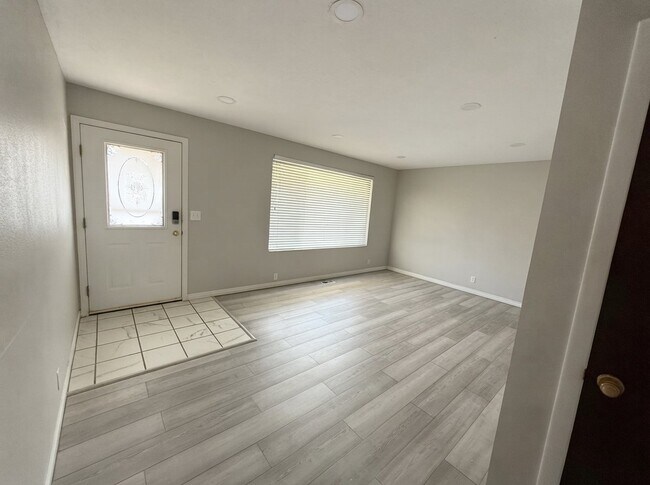Foto del edificio - 3082 W 7140 S St