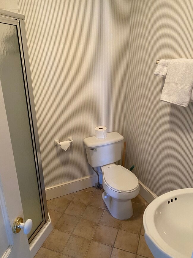 Building Photo - 16 Main St