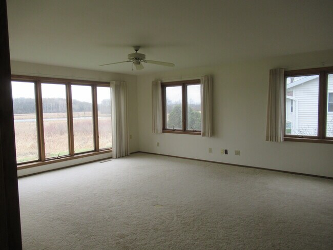 Bright sunny family room - 6507 Lani Ln