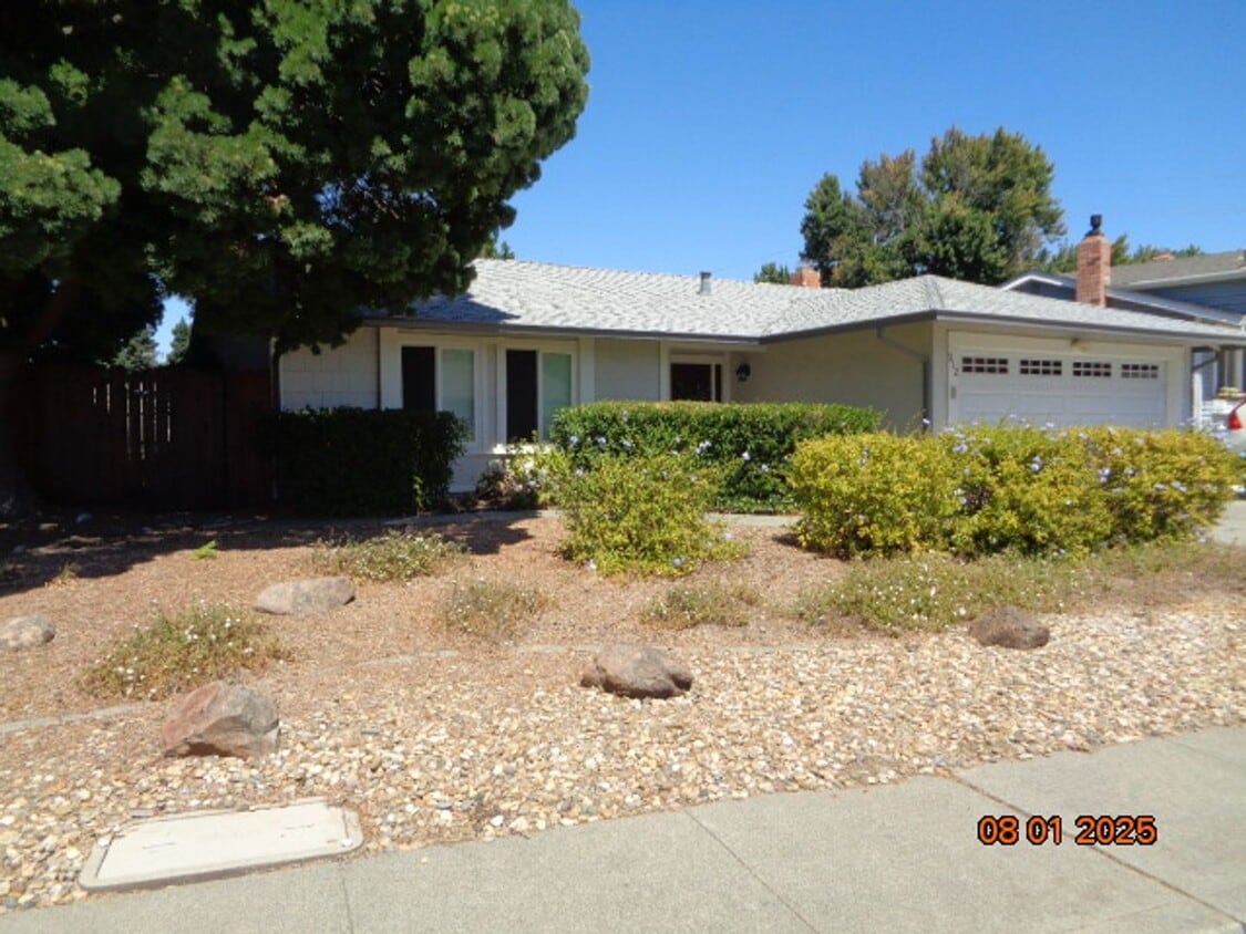 Primary Photo - 312 Royal Oaks Dr