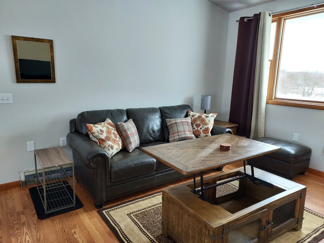 Living Room - 18148 Switzer Rd