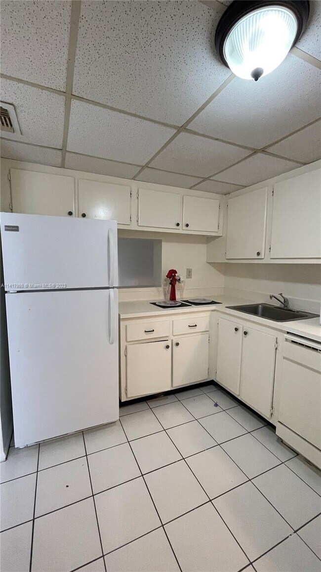 Foto del edificio - 8000 Fairview Dr