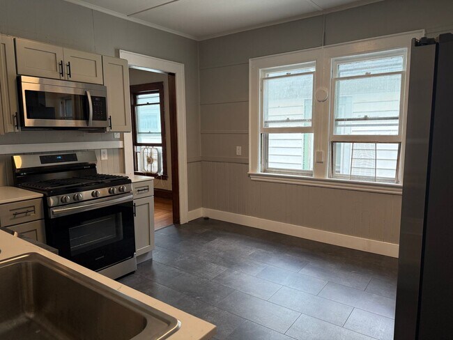 Foto del edificio - 825-827 Westcott Street