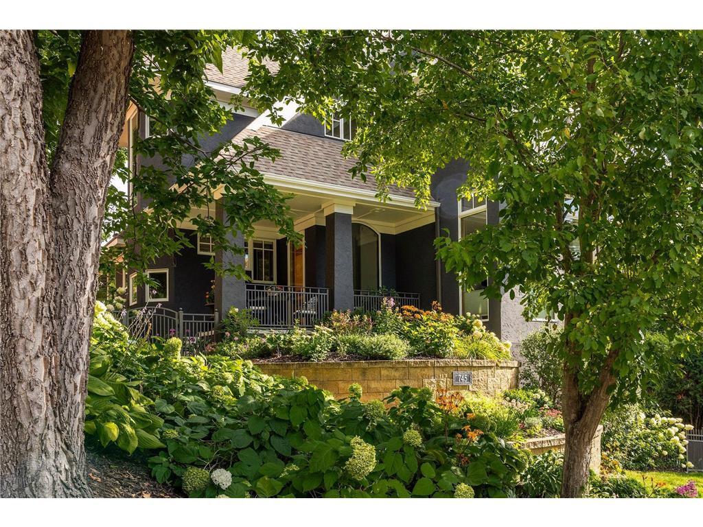Foto principal - 745 Rice St E