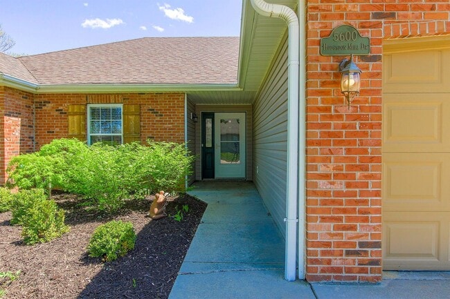 Building Photo - Charming 3 Bedroom/2 Bath in Mill Creek Manor with Spacious Garage