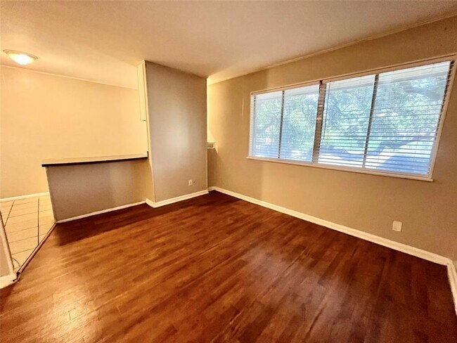 Building Photo - 3304 Red River St