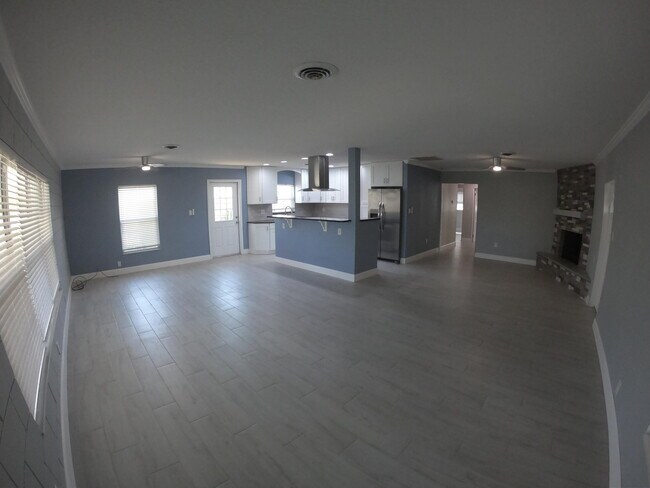 Building Photo - 555 Cinnamon Dr