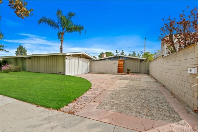 Building Photo - 3066 N Studebaker Rd