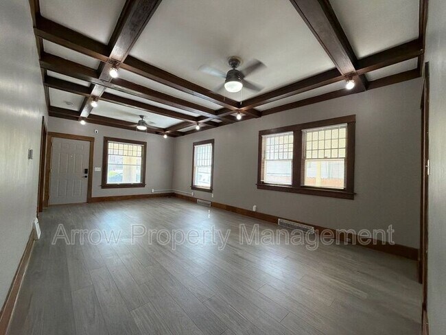 Foto del edificio - 2049 Worthington Ave