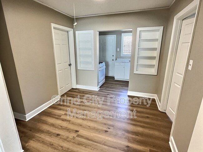 Foto del edificio - 1065 N Holmes St