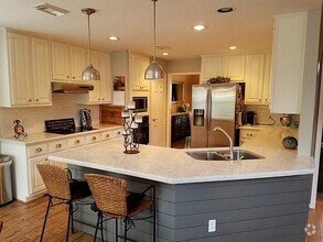 Building Photo - 6206 McDonald Ct