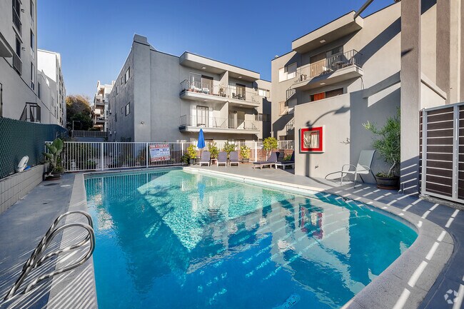 Piscina - Park Plaza Apartments