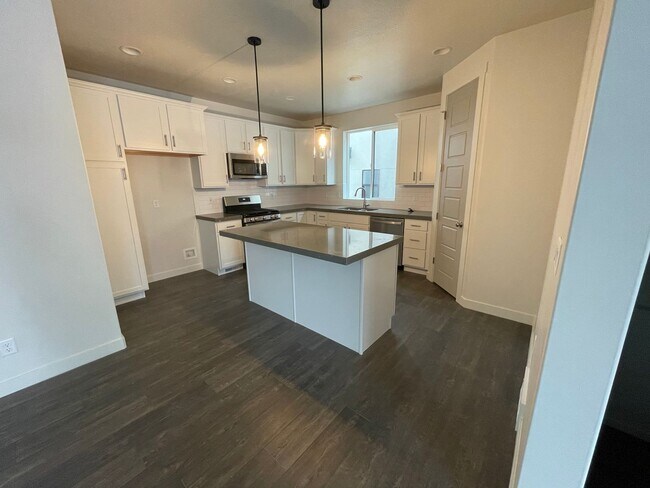 Building Photo - GET HALF OFF THE FIRST MONTHS RENT!!!