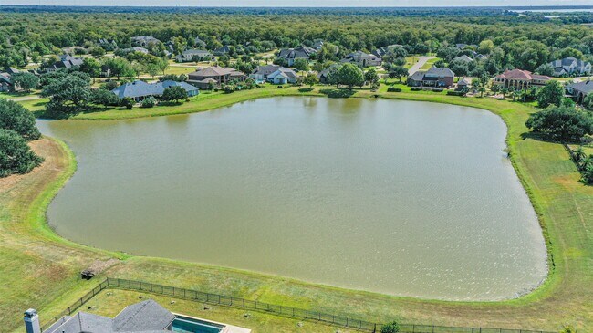 Foto del edificio - 1026 Kings Forest Ln