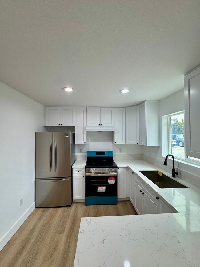 Foto del edificio - Large New Construction 3 bed 2 Bath Apartm...