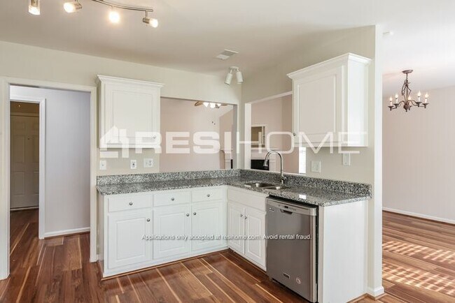Foto del edificio - 308 Sprucewood Court
