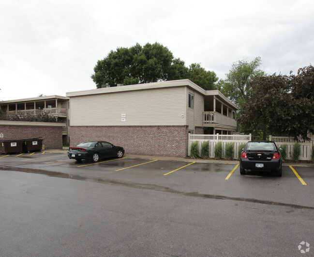 Building Photo - Countyshire Apartments