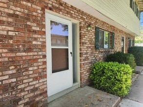 Building Photo - 356 Smithridge Park