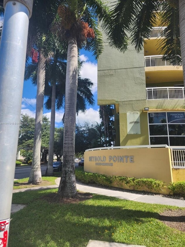 Foto principal - 816 NW 11th St