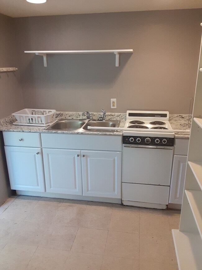 4527 Ogeechee Rd Unit H, Savannah, GA 31405 Apartments in Savannah