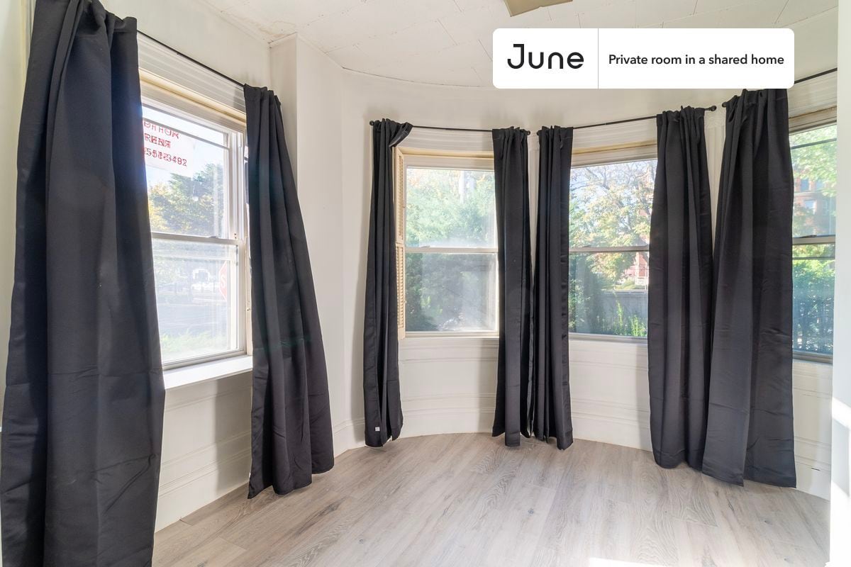 Primary Photo - Private bedroom in 4 bed/1.5 bath Home