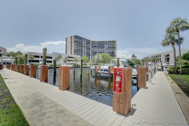 Foto del edificio - 4748 S Ocean Blvd