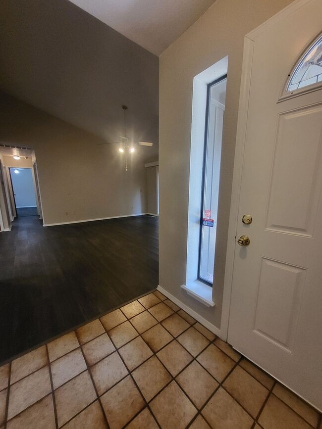 Foto del edificio - (2) Bed/(2) Bath w/ Storm Shelter Avail NOW!