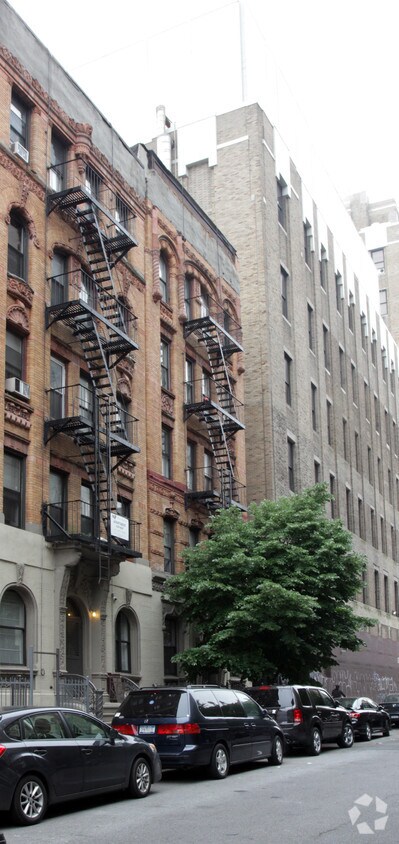Building Photo - 324 E 13th St