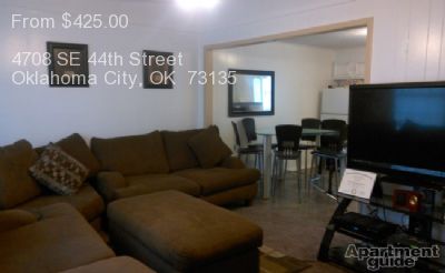 LivingRoom - 4708 SE 44th St