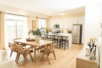 Building Photo - 460 Asher Cres