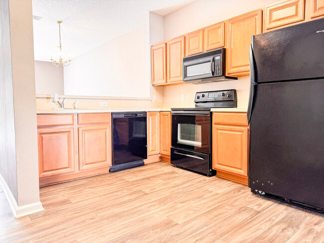 Building Photo - 518 Scrub Jay Dr