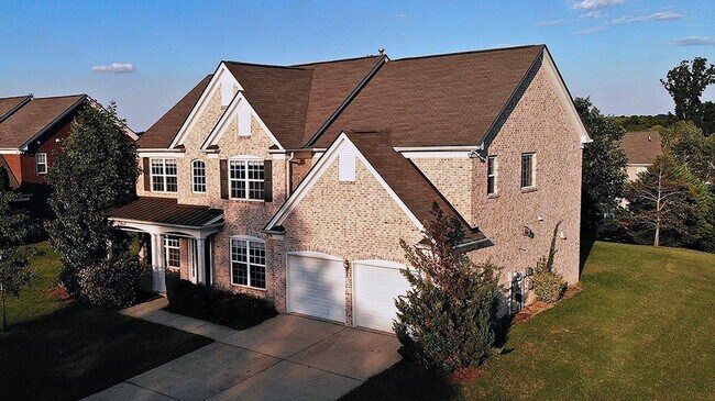Building Photo - Family friendly home in highly sought afte...
