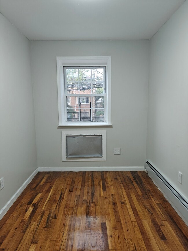 Foto del edificio - 106-30 156th St