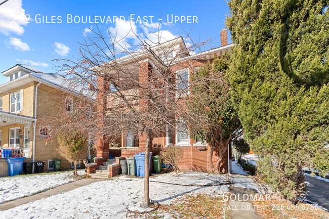 Building Photo - Updated 3bdrm upper unit in central location