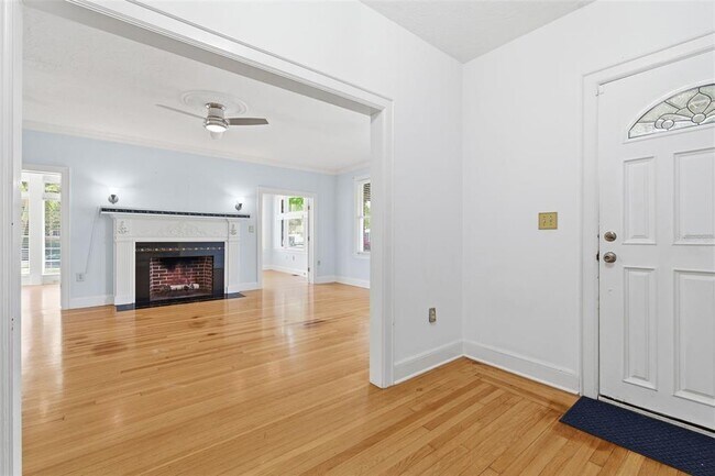 Foto del edificio - 555 18th Ave NE